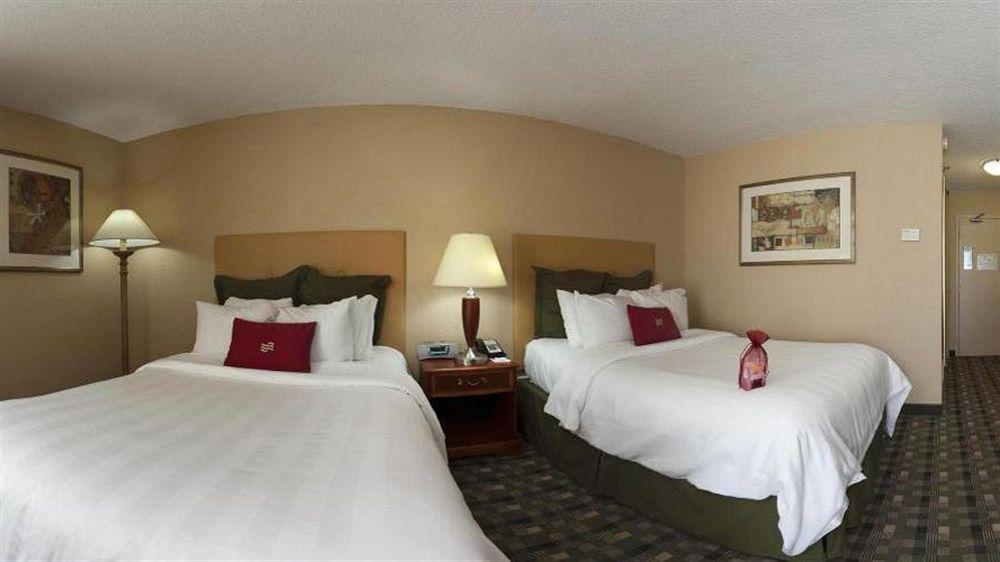 Quality Hotel Conference Center Cincinnati Блу-Аш Екстер'єр фото