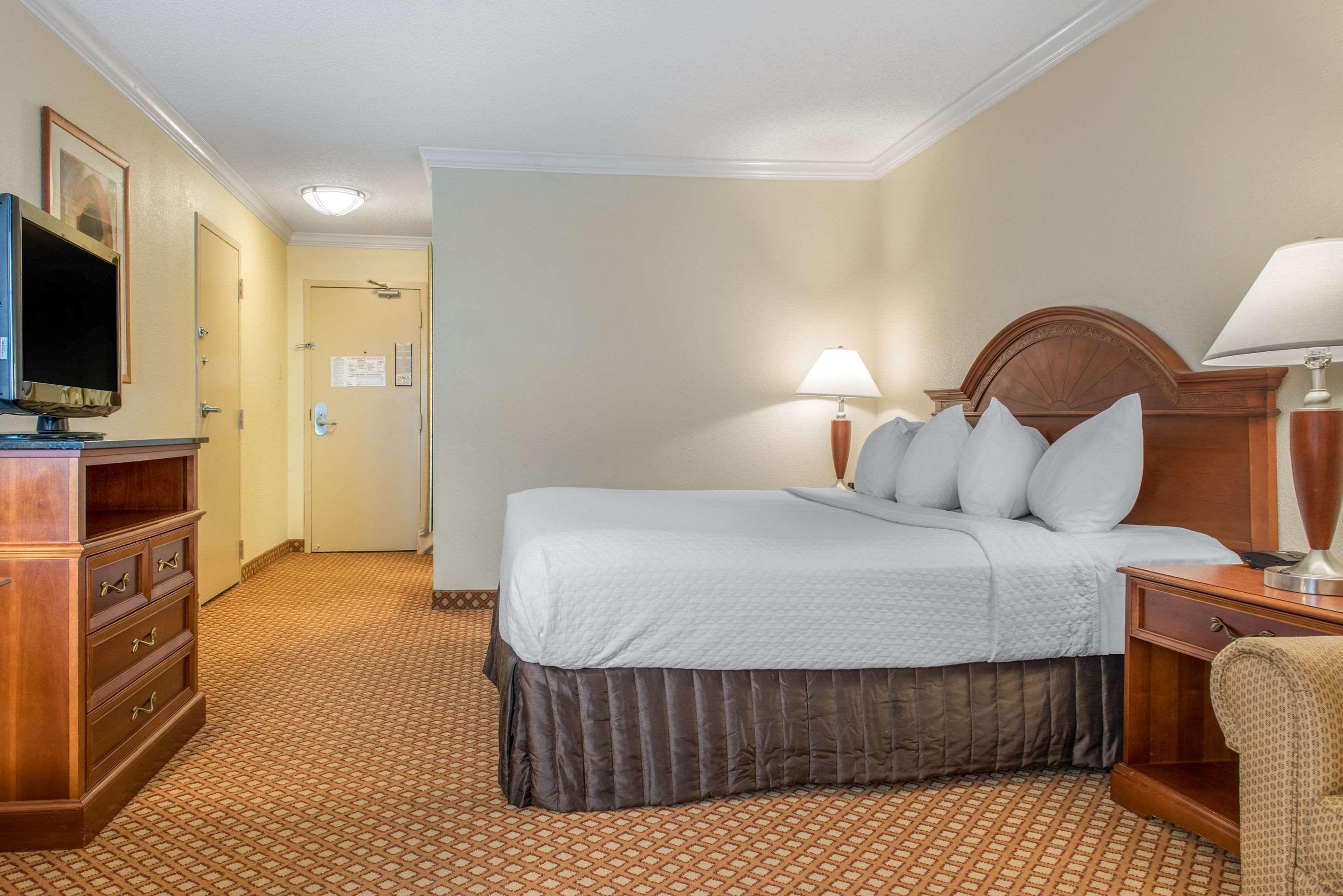 Quality Hotel Conference Center Cincinnati Блу-Аш Екстер'єр фото