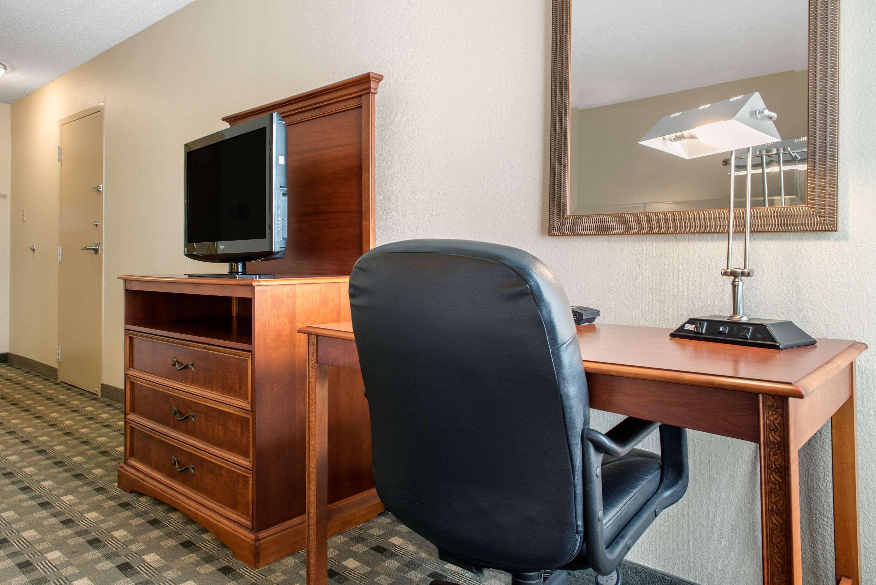 Quality Hotel Conference Center Cincinnati Блу-Аш Екстер'єр фото