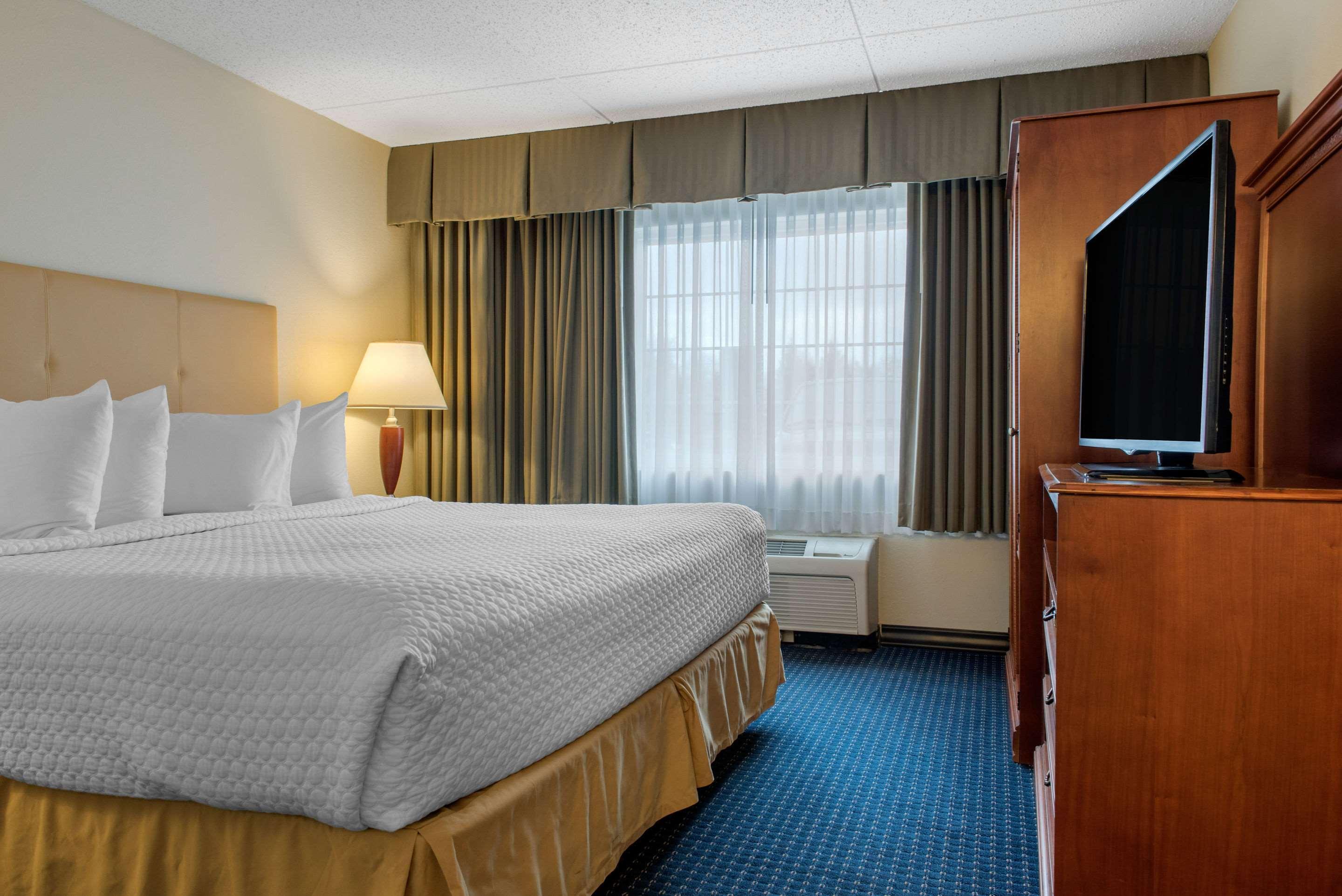 Quality Hotel Conference Center Cincinnati Блу-Аш Екстер'єр фото
