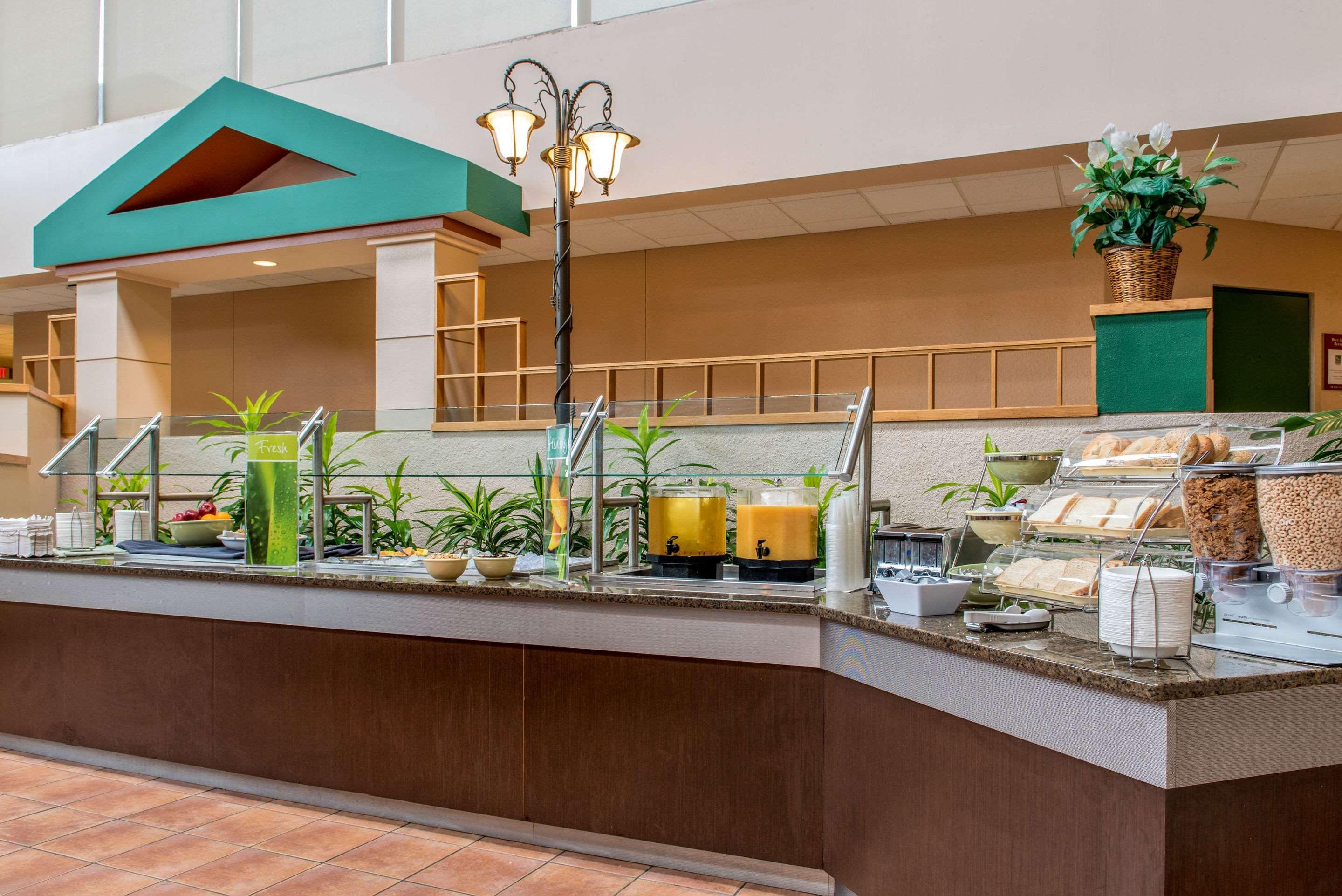 Quality Hotel Conference Center Cincinnati Блу-Аш Екстер'єр фото