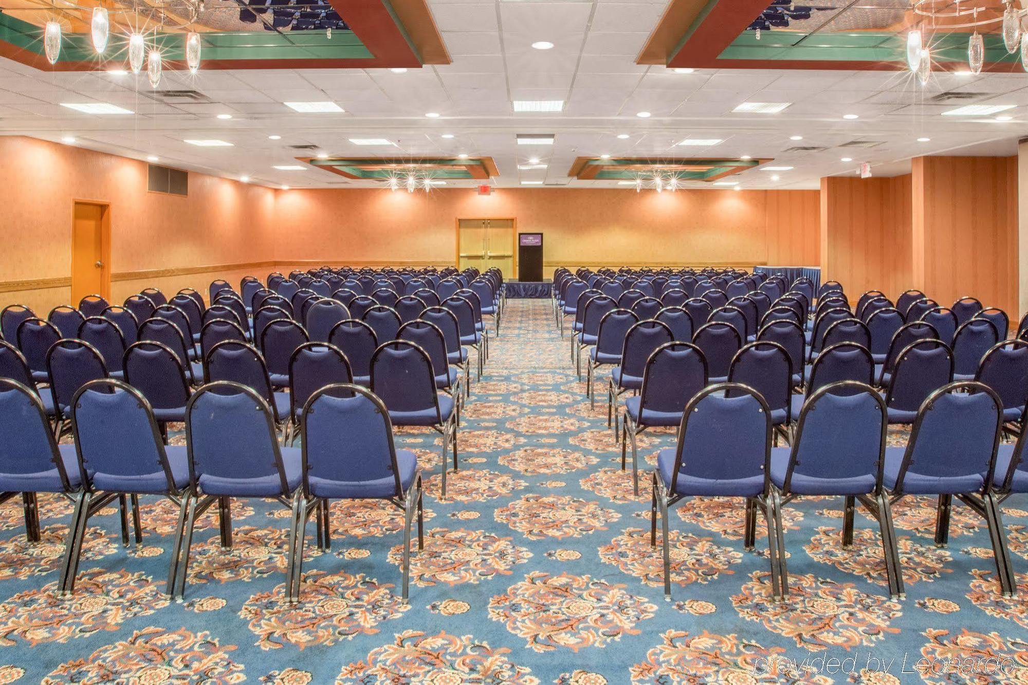 Quality Hotel Conference Center Cincinnati Блу-Аш Екстер'єр фото