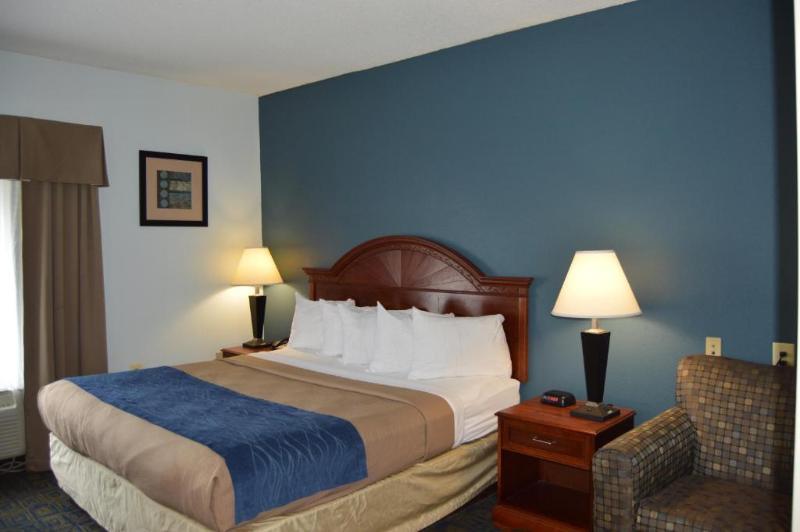 Quality Hotel Conference Center Cincinnati Блу-Аш Екстер'єр фото
